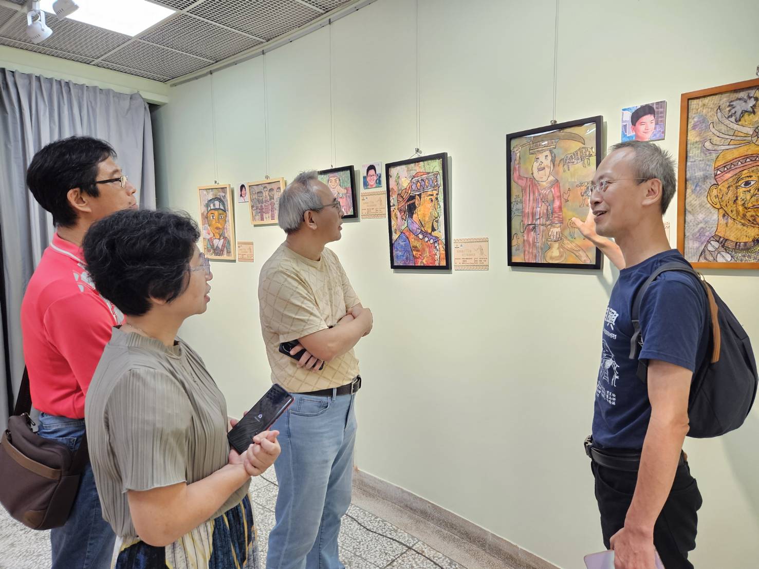 大村村上國黃宏田校長蒞臨三五藝廊03回展-社頭朝興國小師生美術展覽