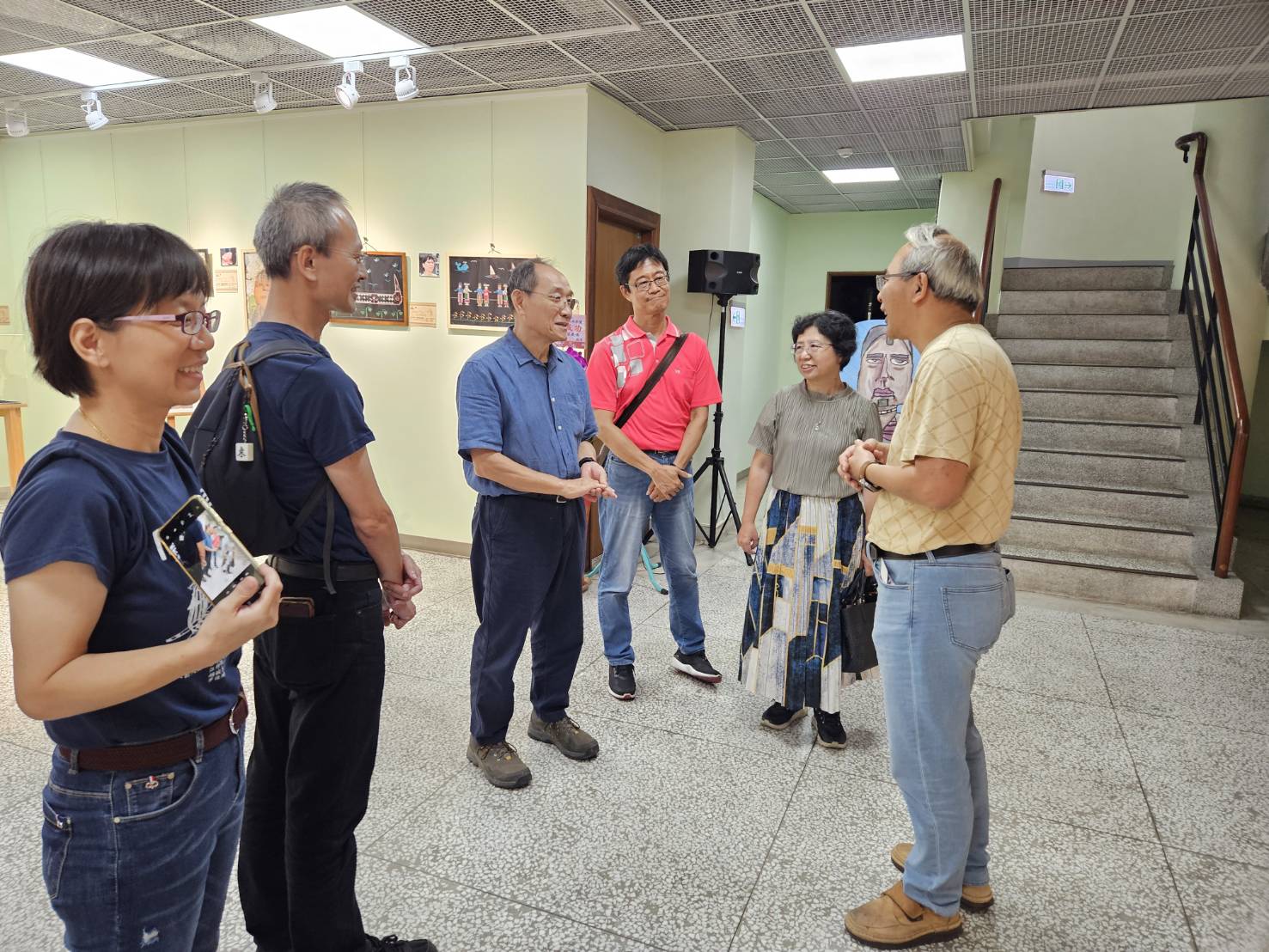 大村村上國黃宏田校長蒞臨三五藝廊03回展-社頭朝興國小師生美術展覽