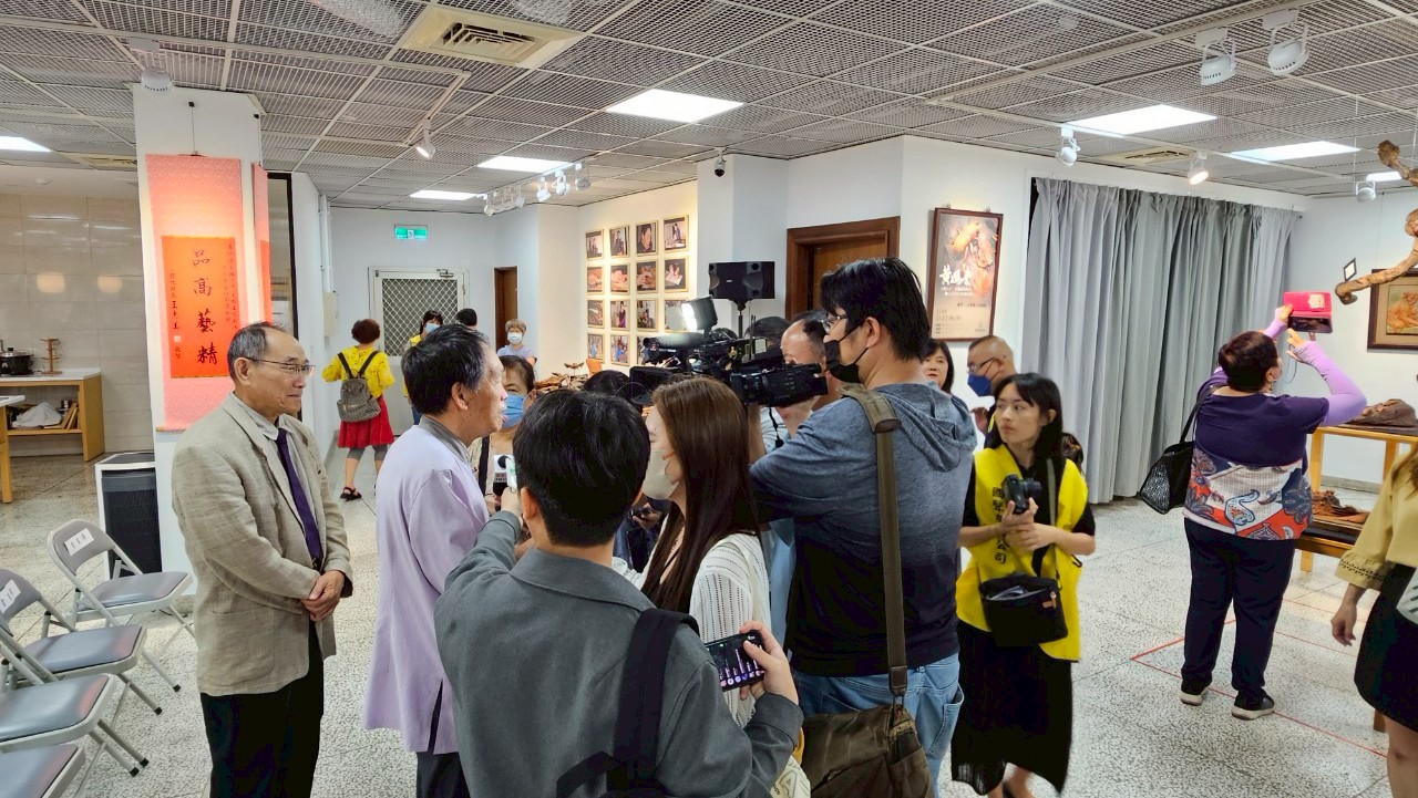 黃媽慶木雕六十 - 生物造型創作+乙巳年生活影像紀錄