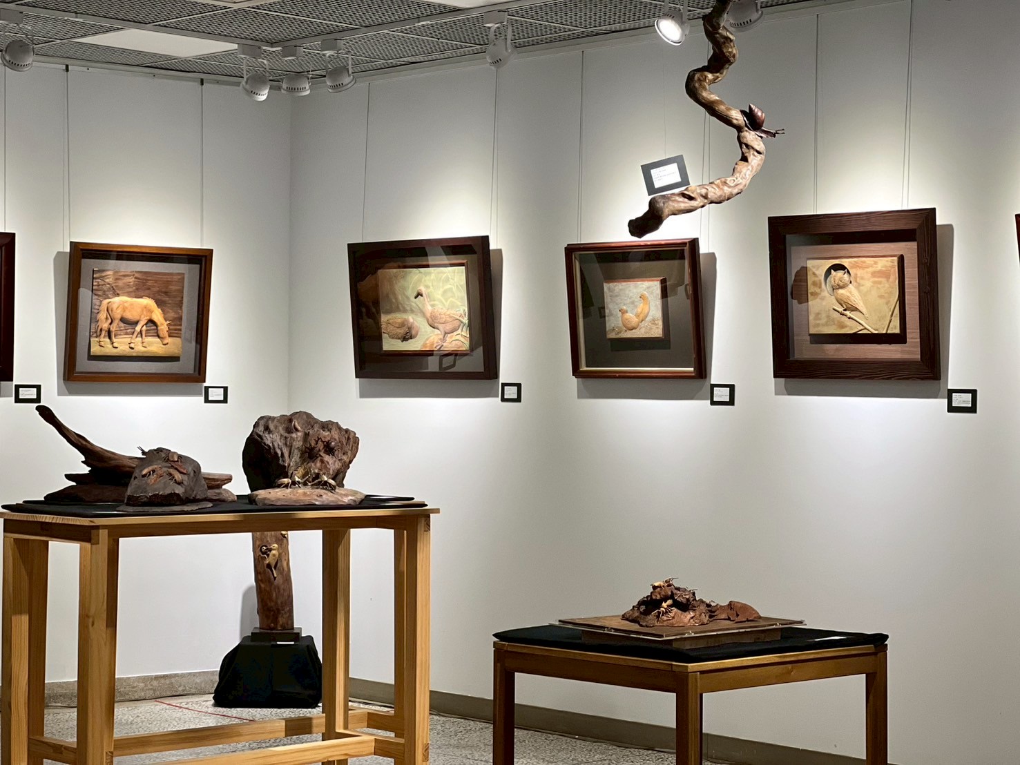 黃媽慶木雕六十 - 生物造型創作+乙巳年生活影像紀錄