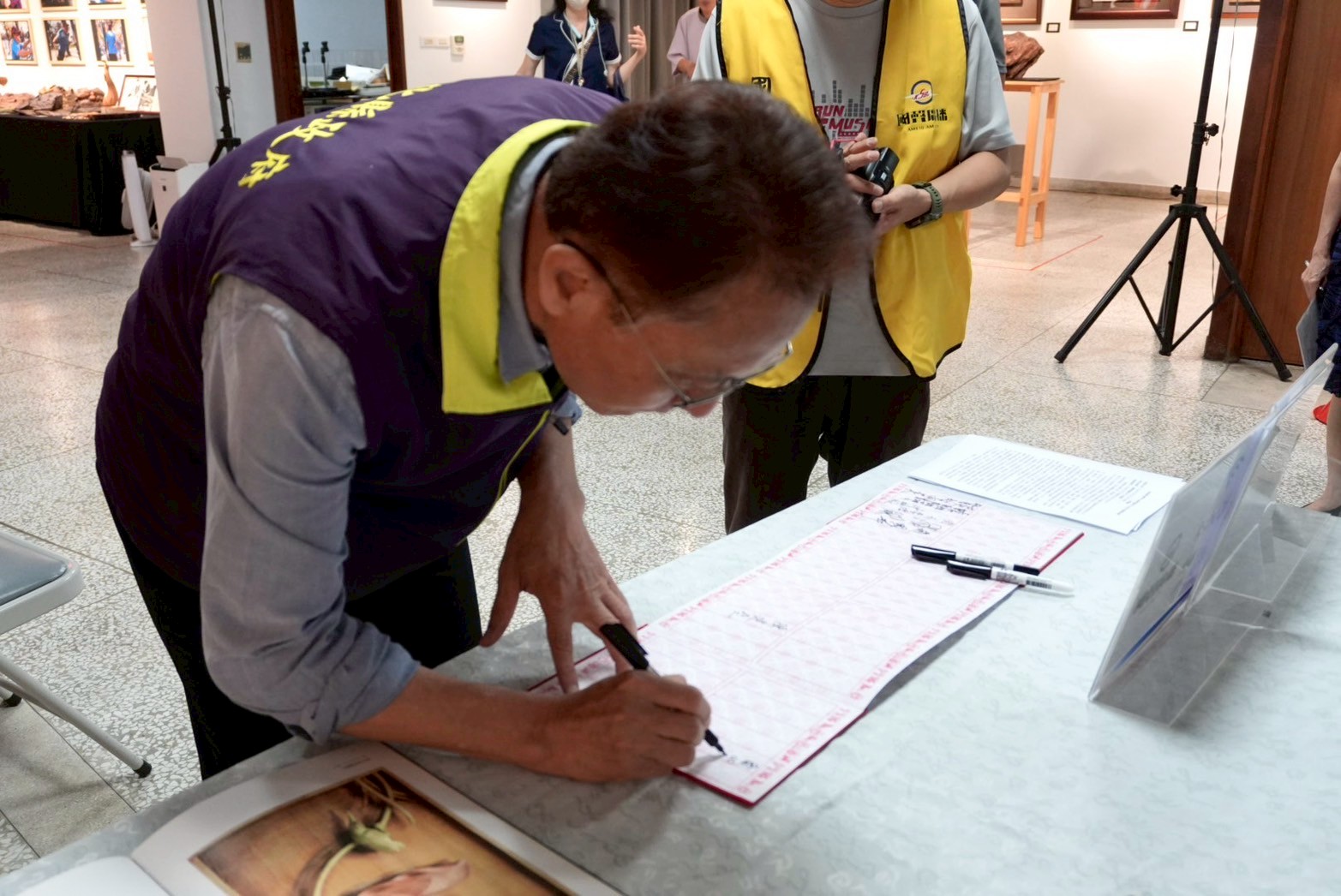 黃媽慶木雕六十 - 生物造型創作+乙巳年生活影像紀錄