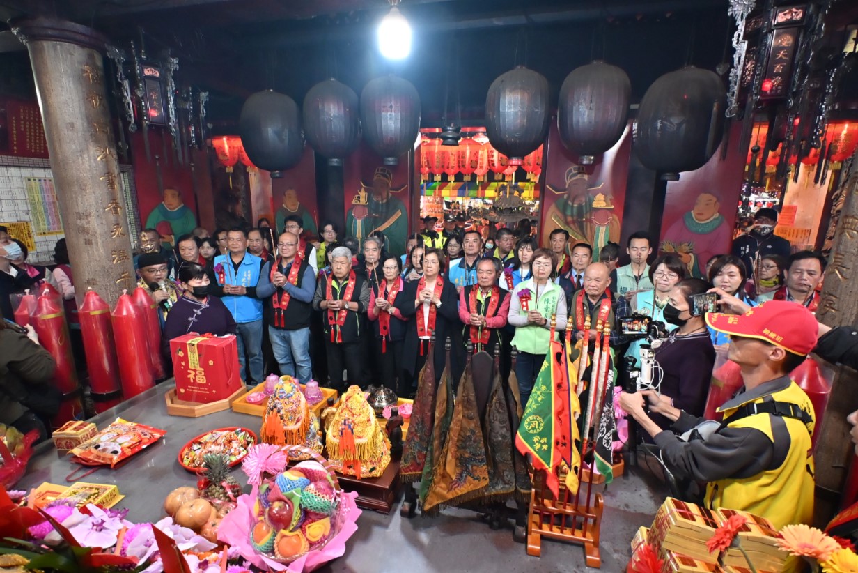 白沙坑迎燈排元宵點燈祈福　198年民俗盛會照亮花壇夜空