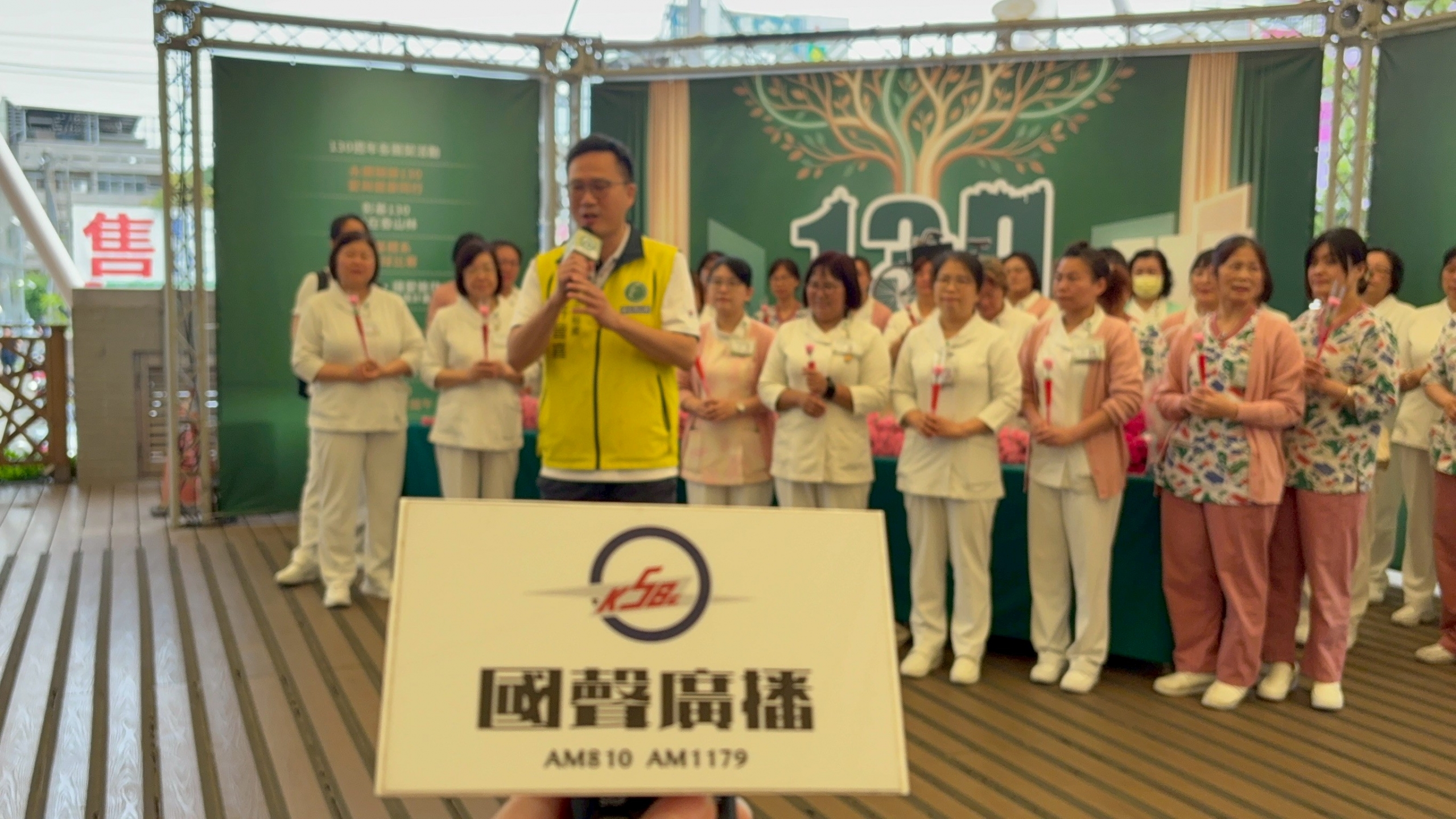 國際護師節前彰化市公所贈護理人員香皂花賀節兼打氣